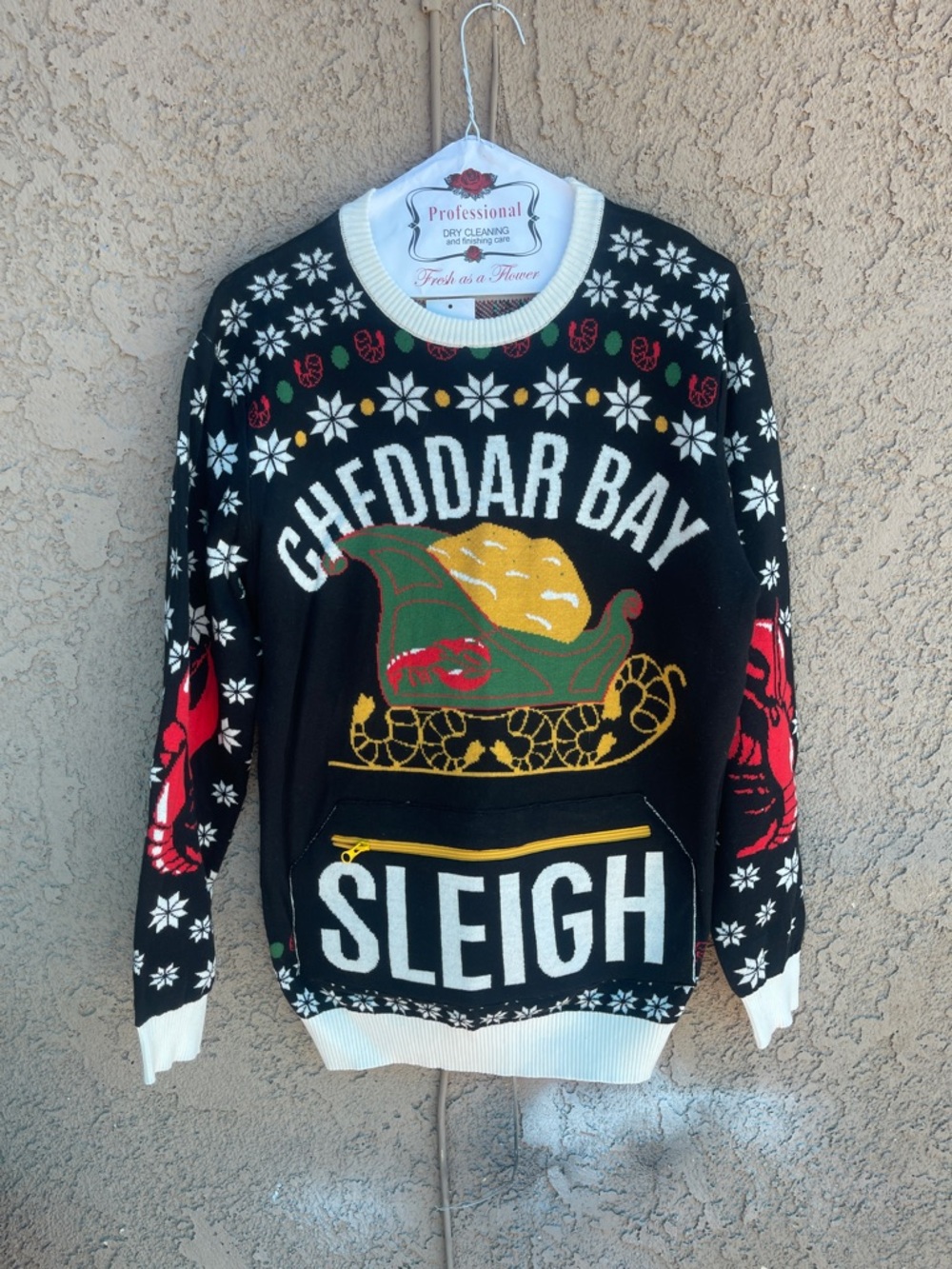 Red Lobster Ugly Christmas Sweater Sz M Sleigh Graphic Holiday Food Pouch NEW